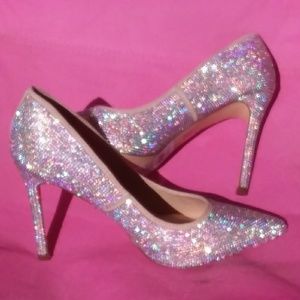 Women's size 7 high heels.